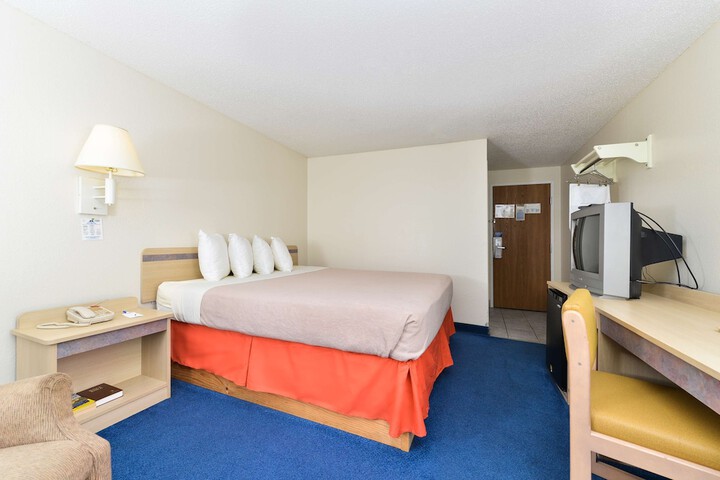 Room 28 of 49