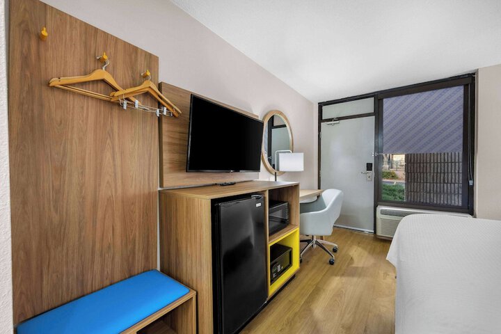 Room 29 of 40