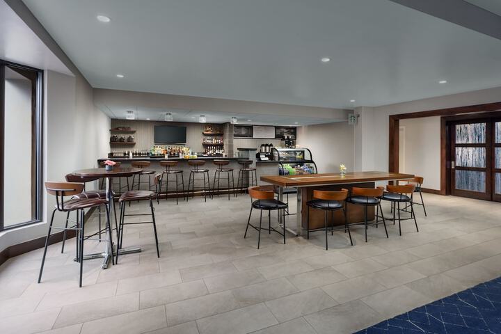 Courtyard by Marriott Manchester - Boston Regional Airport