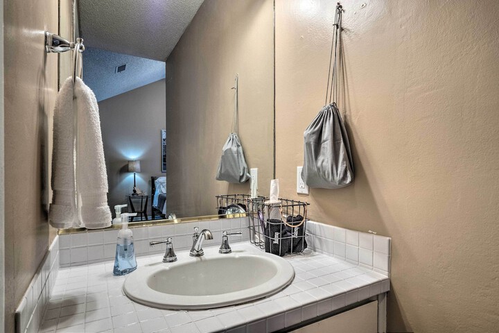 Horseshoe Bay Resort Townhome - Near Lake Lbj!