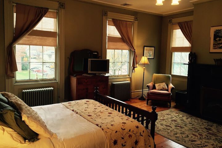 Room 33 of 79