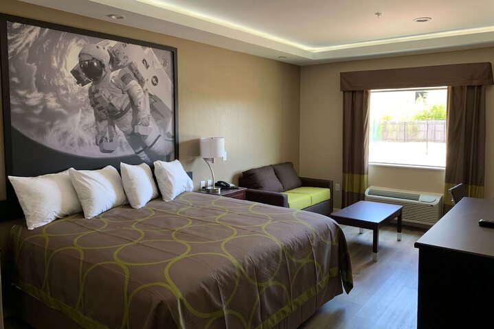 Room 15 of 38