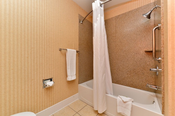 Holiday Inn Express & Suites Elk Grove Central - Hwy 99 by IHG