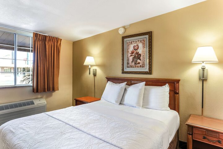 Room 12 of 30
