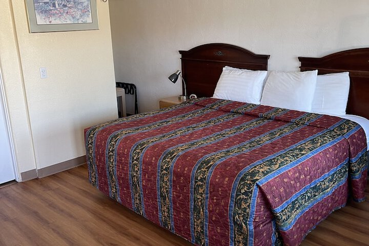 Room 9 of 28