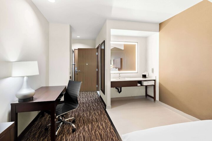 Room 18 of 39