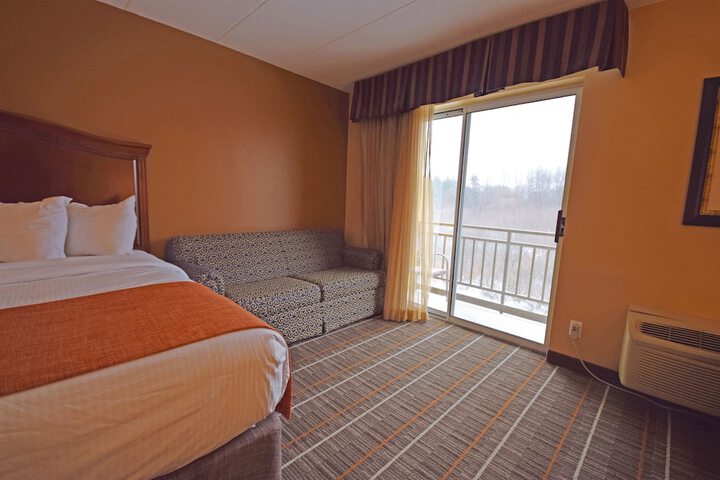 Room 8 of 32