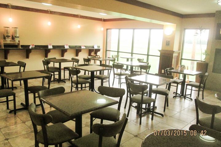 Dining 74 of 82