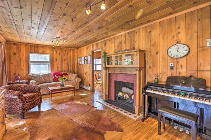 Lake Cabin w / King Bed Foodie Kitchen, & Views