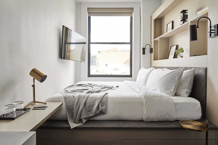 Room 17 of 38