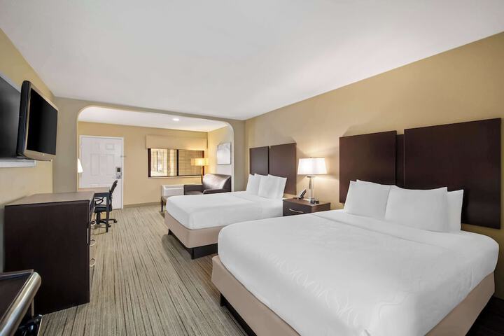 Best Western Cedar Inn