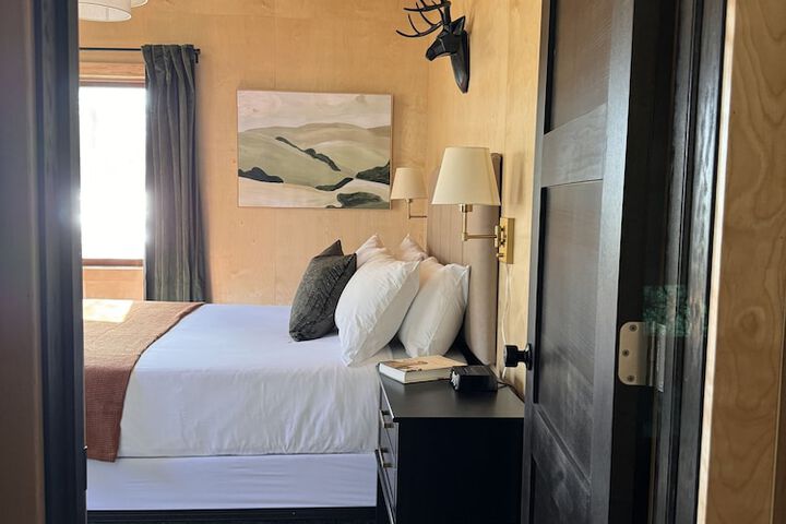 Room 170 of 229