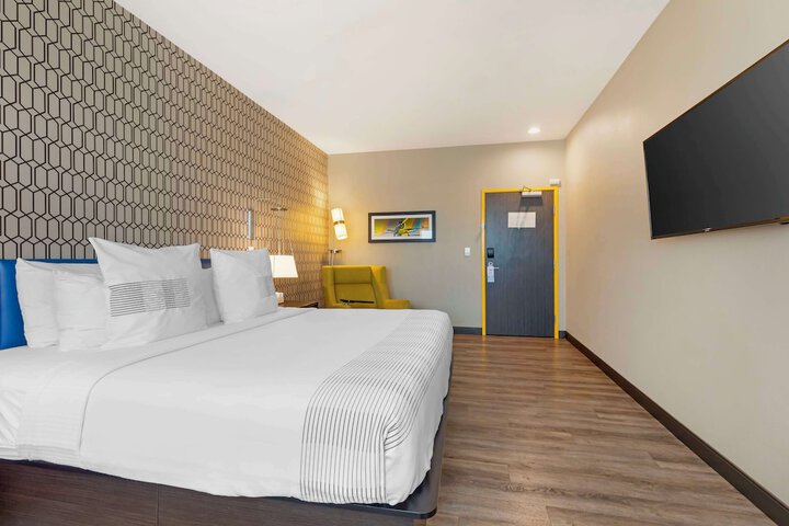 Room 12 of 26