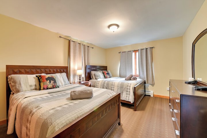 1 Mi to Hunter Mtn Skiing: Family-friendly Stay!