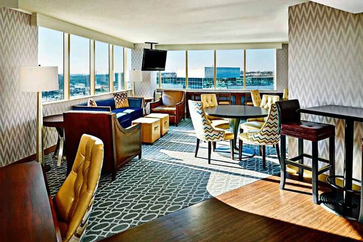 Lounge 16 of 19