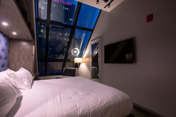 Room 50 of 83