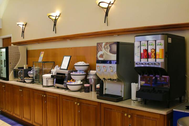 Breakfast/Coffee Service 25 of 28