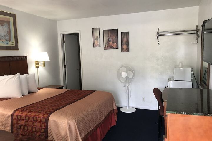 Room 15 of 36