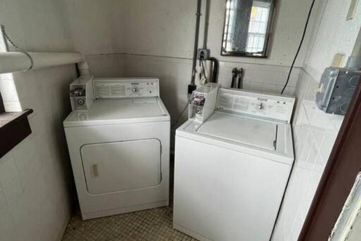 Spacious Apt near Guthrie Packer