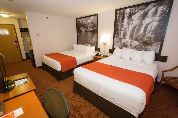 Room 33 of 72