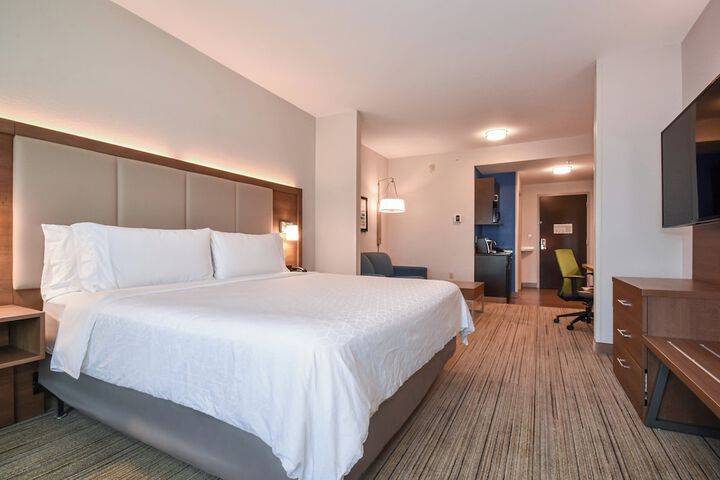 Holiday Inn Express & Suites Charlotte Southeast - Matthews by IHG