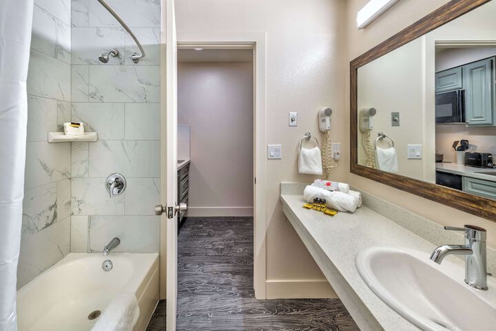 Room 5 of 11