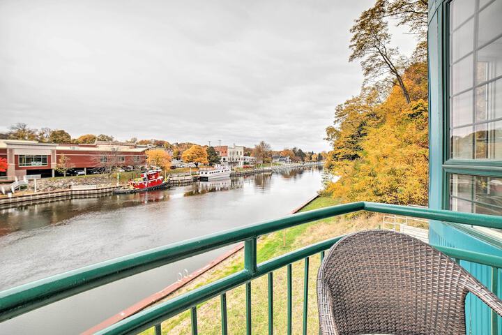 Luxe Manistee Condo w / Balcony & River Views!