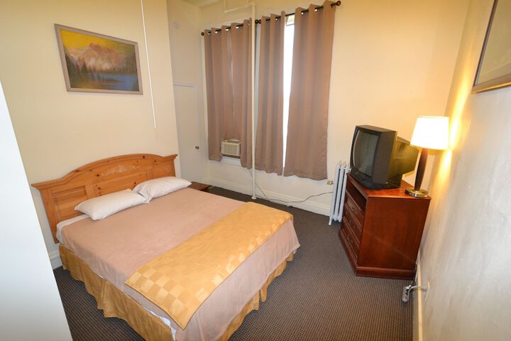 Room 12 of 38