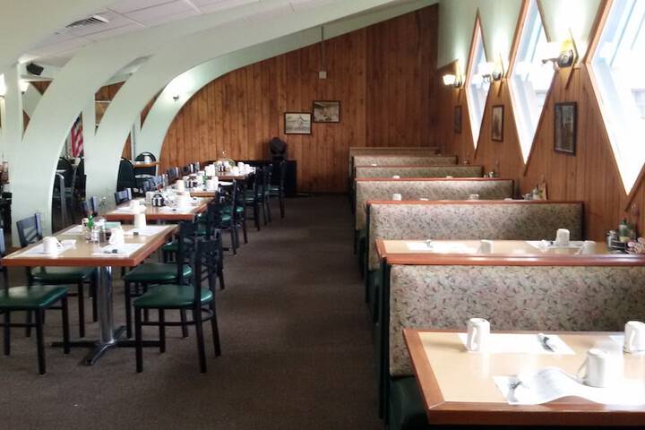 Dining 22 of 36
