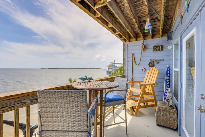 Walkable Beachfront Retreat on Cedar Key!