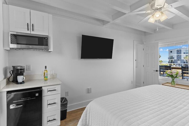 The Beach House Motel & Suites