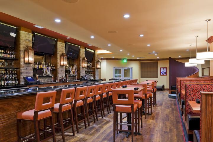 Lounge 57 of 60