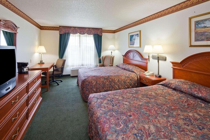 Room 7 of 28