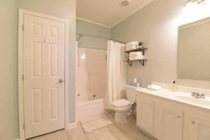 Riverside Ranch by Avantstay Mins to Downtown