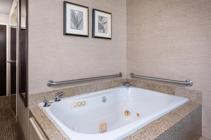 Eastgate Hotel BW Signature Collection
