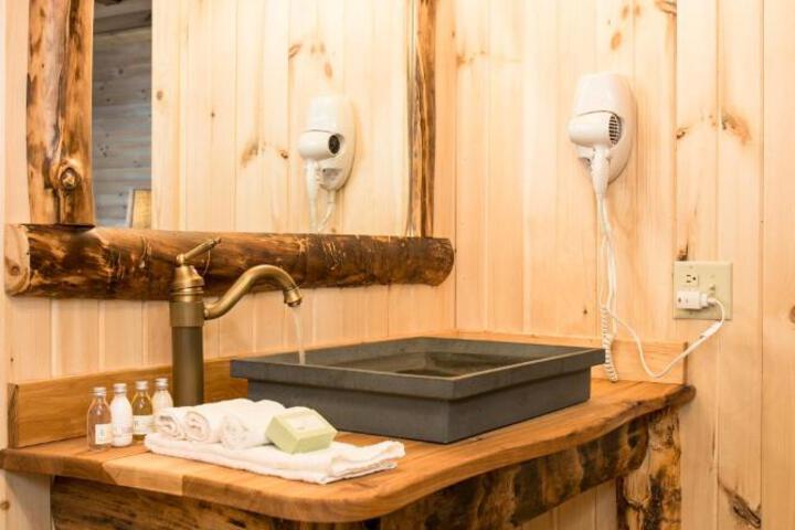 Coblentz Country Lodge by Amish Country Lodging