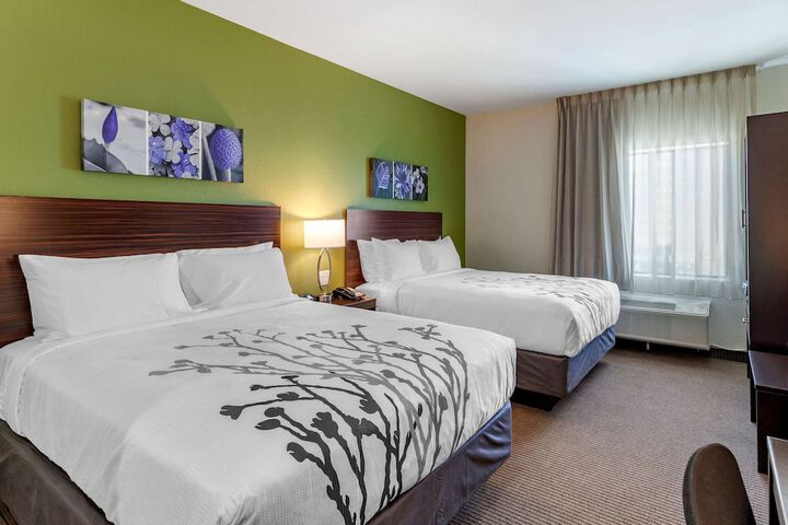 Room 6 of 28