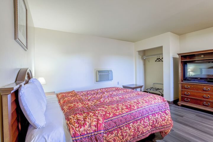 Whispering Pines by Hotel O Whitestone VA