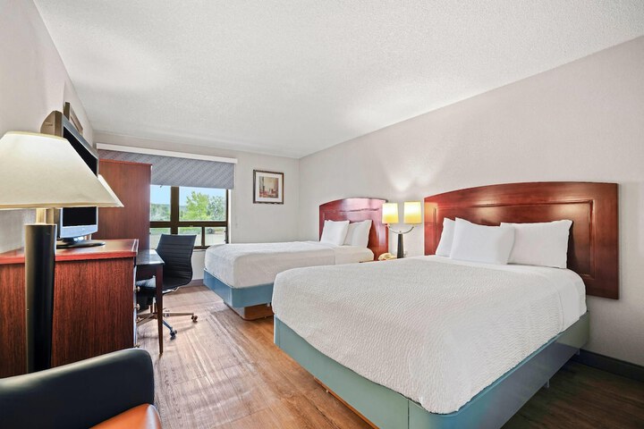 Days Inn by Wyndham Utica