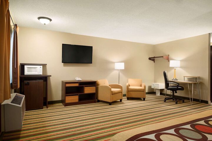Room 10 of 16