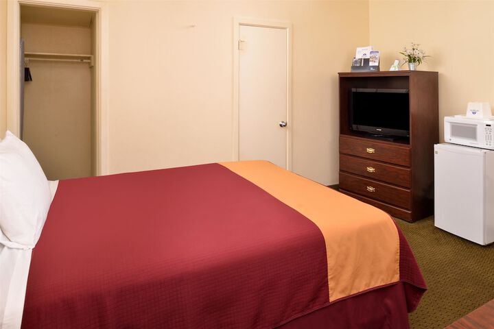 Room 13 of 19