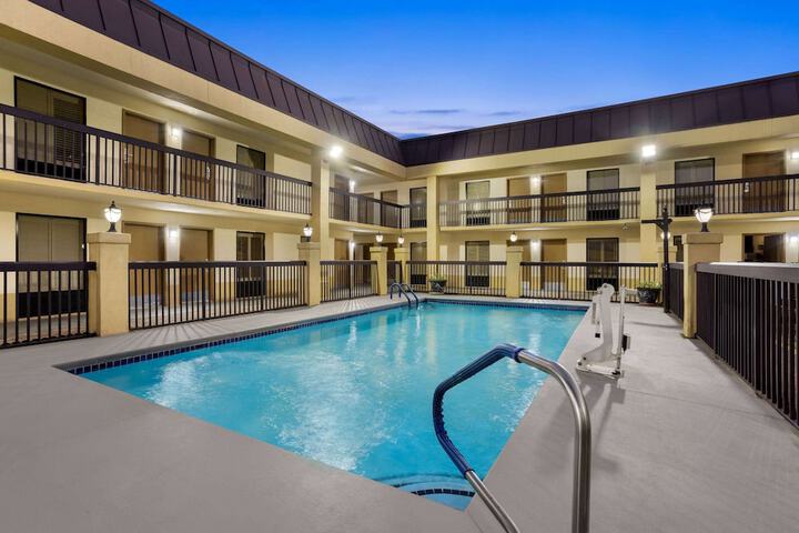 Pool 12 of 52
