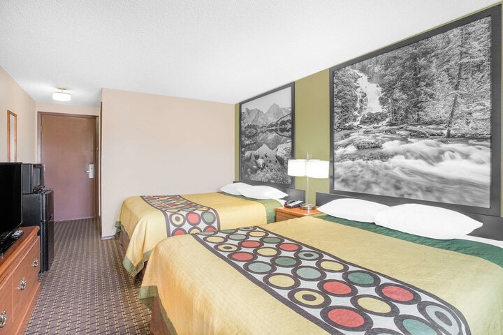 Room 5 of 18