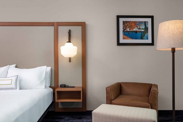 Room 21 of 38