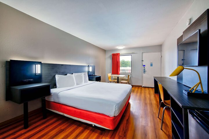 Room 14 of 25