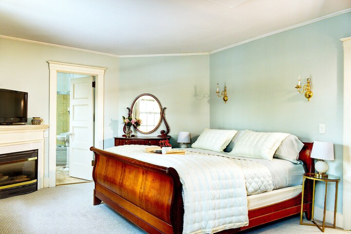 Room 11 of 34