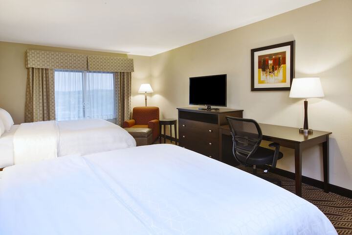 Holiday Inn Express & Suites Washington - Meadow Lands by IHG