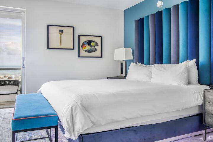 Room 27 of 108