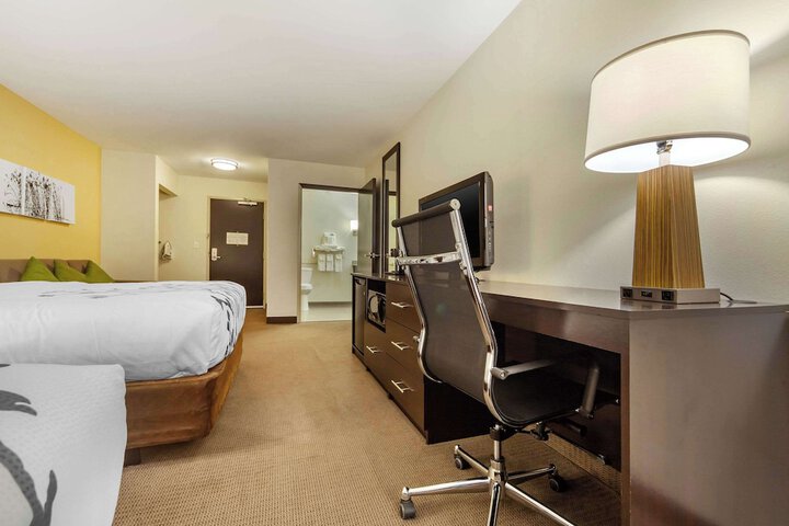 Room 34 of 47