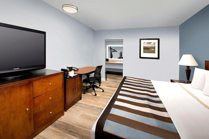Room 6 of 16